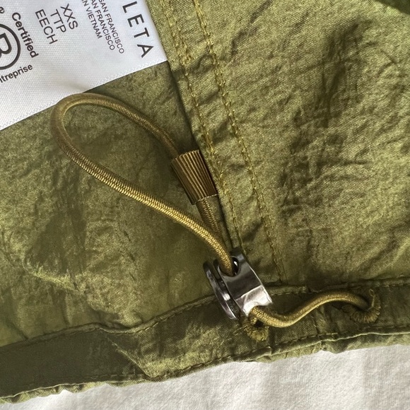 Athleta NWOT Lunar Sheen Shirt Crinkle Nylon Snap Front Jacket Olive Green XXS - Picture 10 of 12
